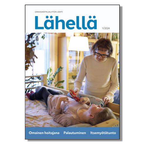Lähellä-lehden 1/2024 kansi. Kuvassa äiti hoitaa aikuista tytärtään. Kuvan alalaidassa tekstit: Omainen hoitajana, Palautuminen ja Itsemyötätunto